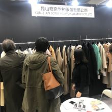 义乌市龙禄饰品厂 专业经营箱包、饰品与日用百货